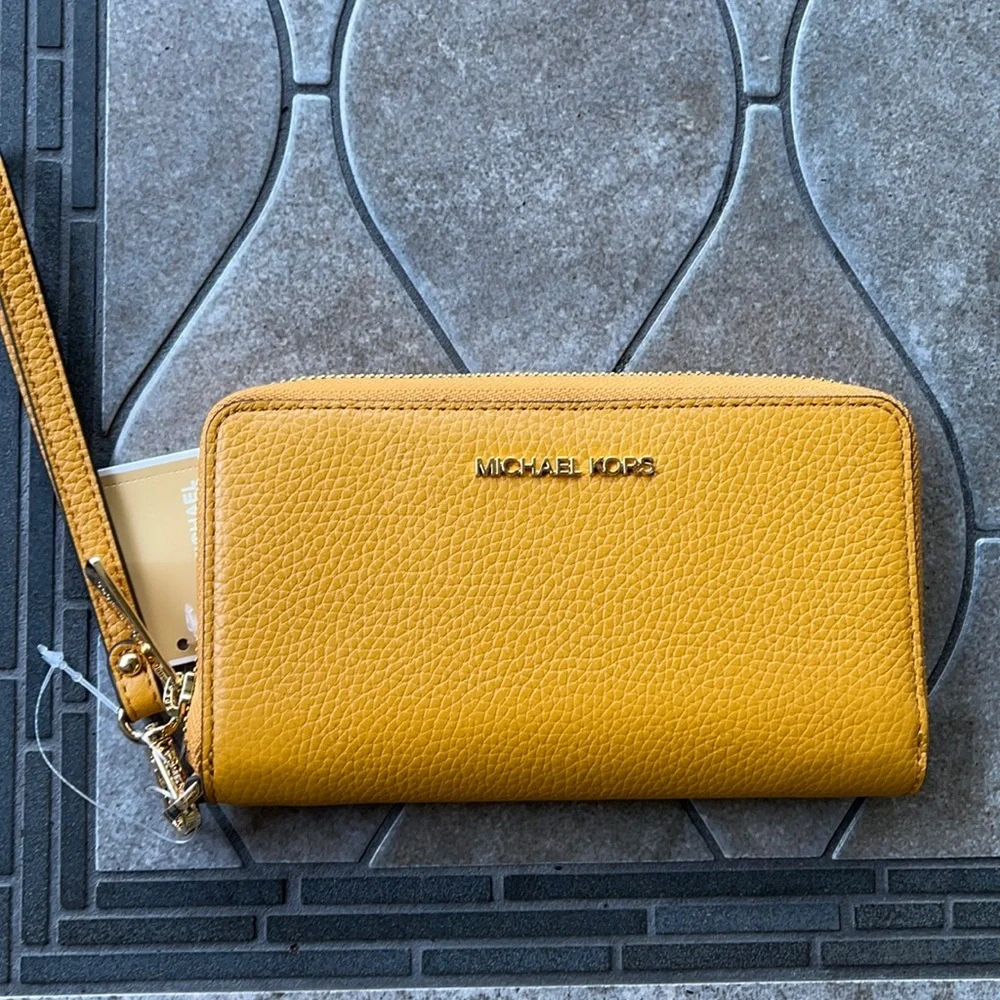 Michael Kors Jet Set Travel Lg Flat Multifunctional Phone Case-Wristlet-Wallet